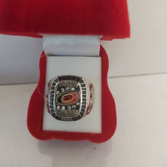 2005 CAROLINA HURRICANES REPLICA STANLEY CUP COMMEMORATIVE RINGS MOLSON CANADIAN - Picture 4 of 8